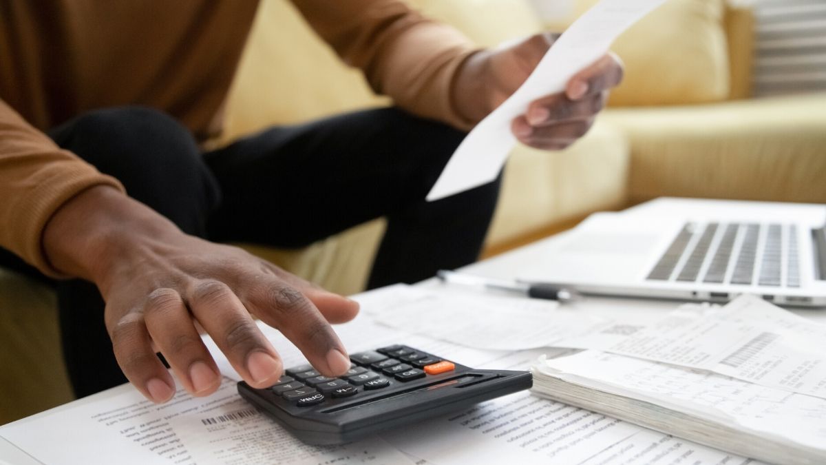 Keep track of your expenses and budget