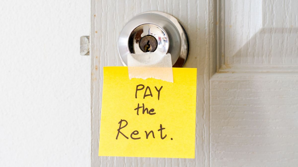 pay-the-rent-sticky-note-on-door Must I pay rent during lockdown?